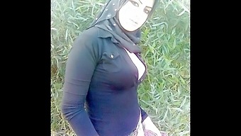 Một Bộ Sưu Tập Hỗn Hợp Của Phụ Nữ Mặc Hijab Thổ Nhĩ Kỳ, Ả Rập Và Châu Á Trong Những Bức Ảnh Độ Nét Cao